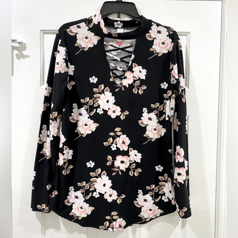 NO BOUNDARIES CRISS CROSS LONG SLEEVE FLORAL TOP- XXL/2XG